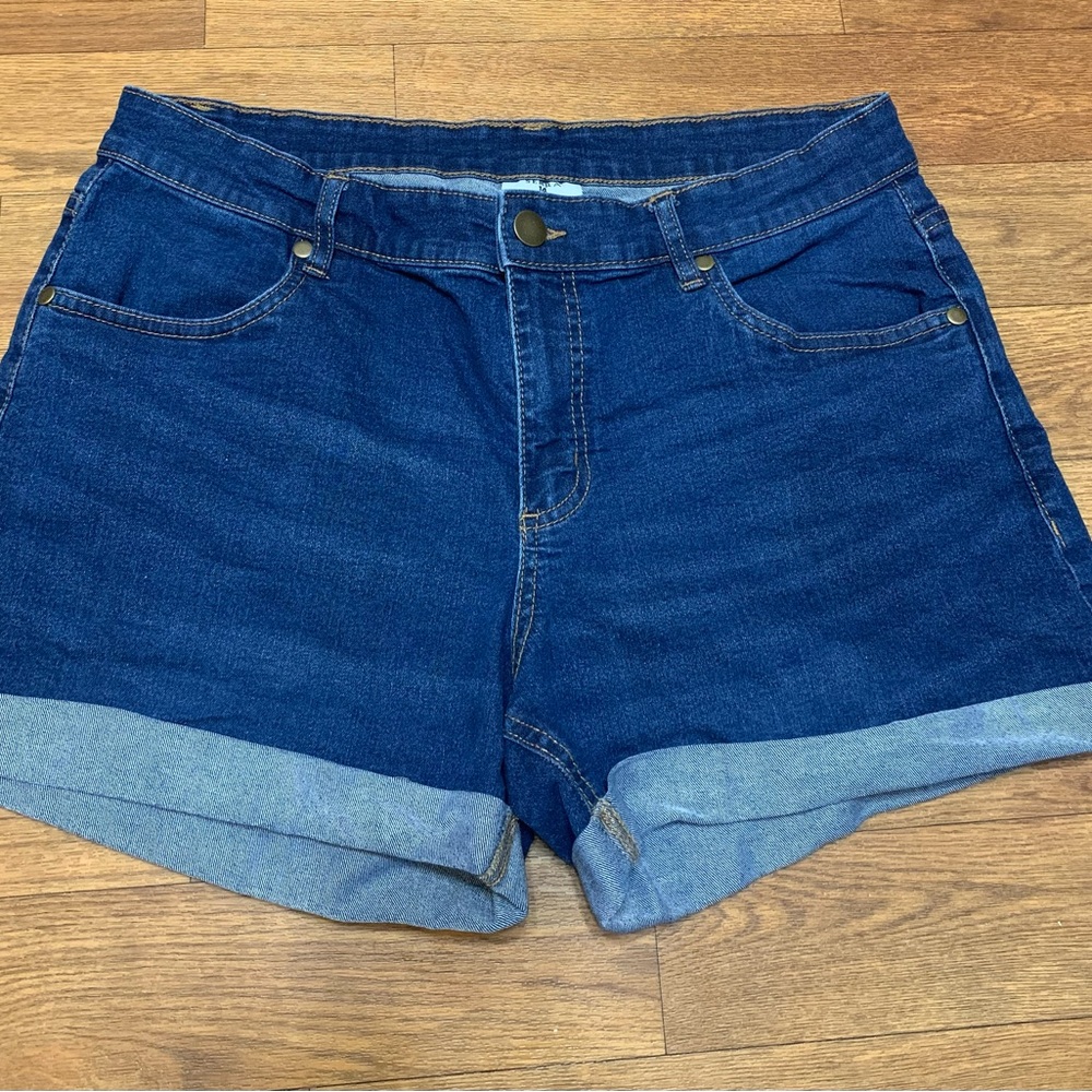 Women’s Serra Medium-to-Dark Wash Jean Shorts with Rolled Hem size 14